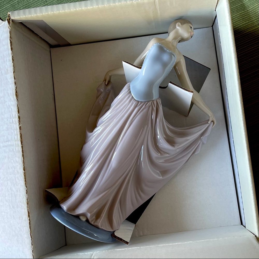 Lladro The Dancer New Model #5050 porcelain figurine 12” in original box.